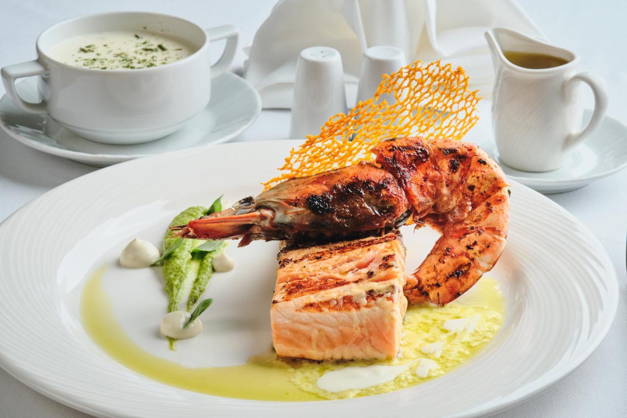 麦加安涅姆酒店 Mecca 外观 照片 A lobster and salmon dish
