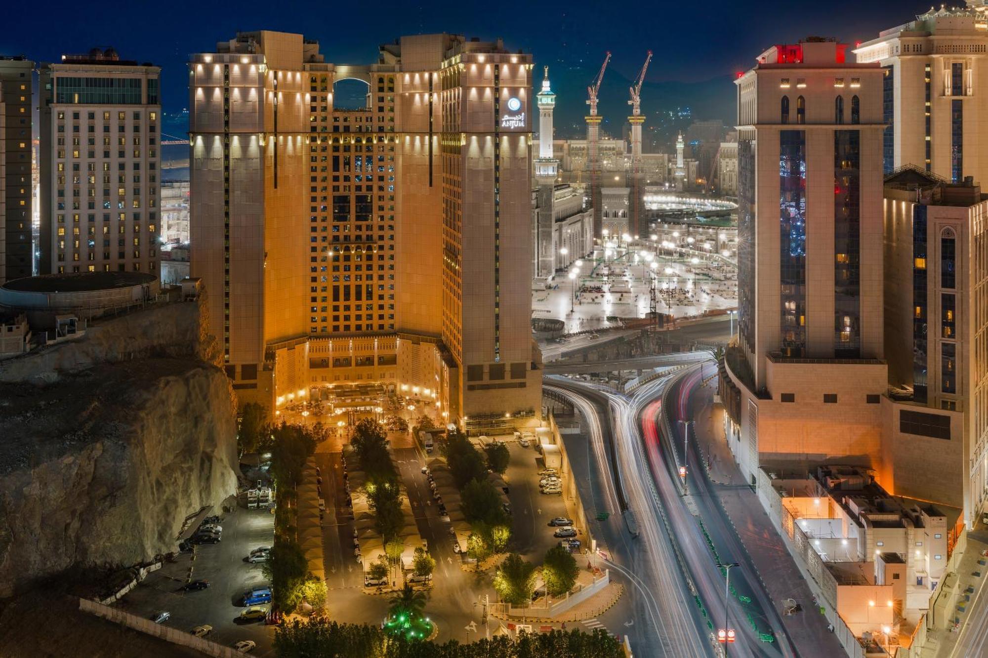 麦加安涅姆酒店 Mecca 外观 照片 Riad Hotel at night